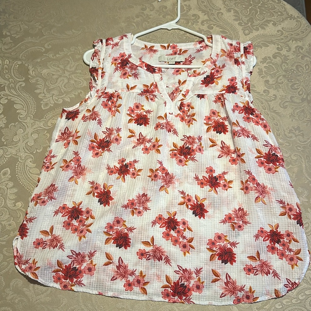 LOFT flutter sleeve cotton top with V neck opening button closure excellent cond